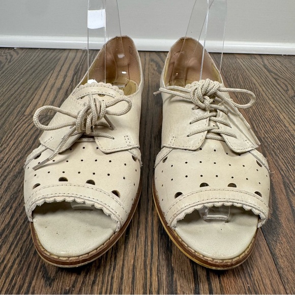 Latigo Mikey Cream Leather Cutout Peep Toe Flats size 8 - Picture 3 of 8